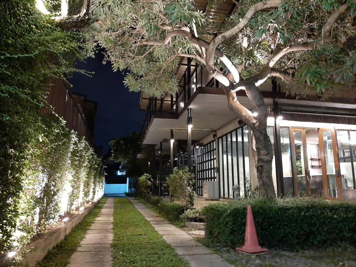 Bed Stop Hotel Chiangmai Chiang Mai Exterior photo