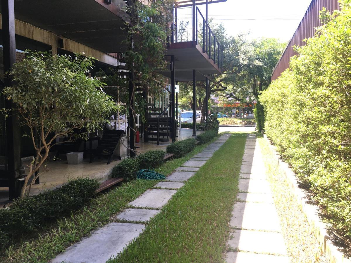 Bed Stop Hotel Chiangmai Chiang Mai Exterior photo